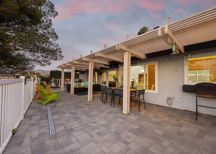 Hot Tub With A View And Large Back Deck & Game Room