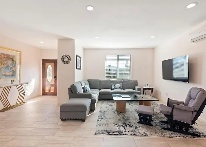 Spacious Single Level Home In Poway