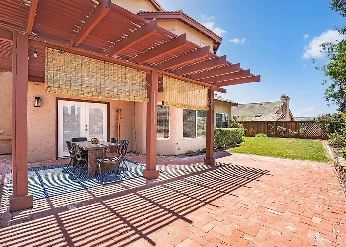 Upscale Family & Group Friendly Spacious Home
