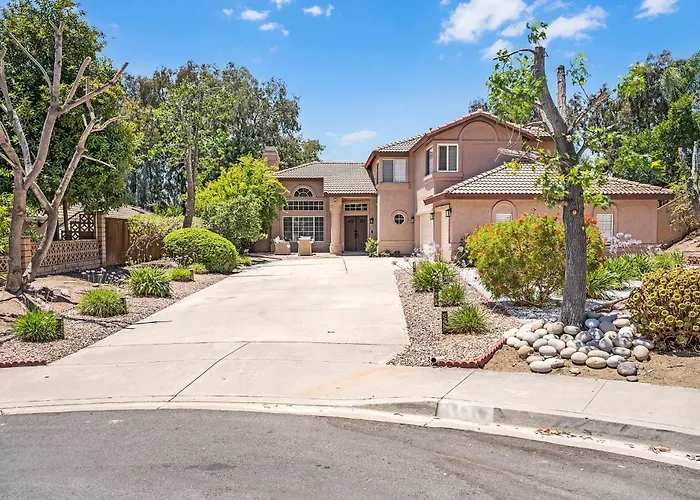 Upscale Family & Group Friendly Spacious Home